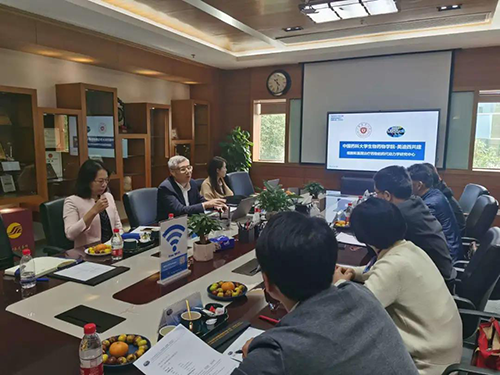 CA88首席执行官陈春麟博士，，，，商务生长部副总裁蔡金娜博士等人热情接待了金能明书记一行。。。。
