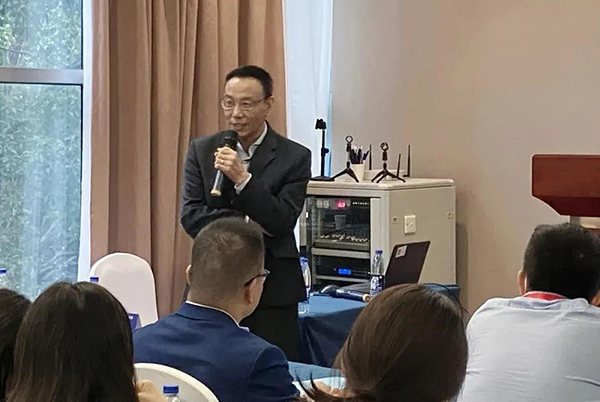 图6-CA88药代动力学及生物剖析部副总裁万宏博士主持Panel讨论会.png