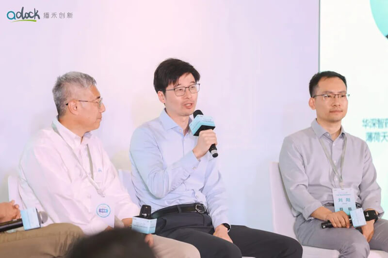 来中国立异相助中心总监胡畏(左二).jpg 来中国立异相助中心总监胡畏(左二).jpg