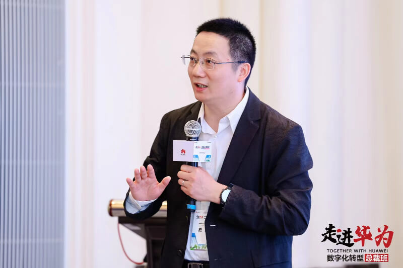上海市西欧同砚会生物医药分会会长李斌揭晓致辞.jpg