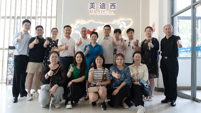 上海市西欧同砚会约请荷兰博士团参访CA88，，，，，，共探立异生长路径